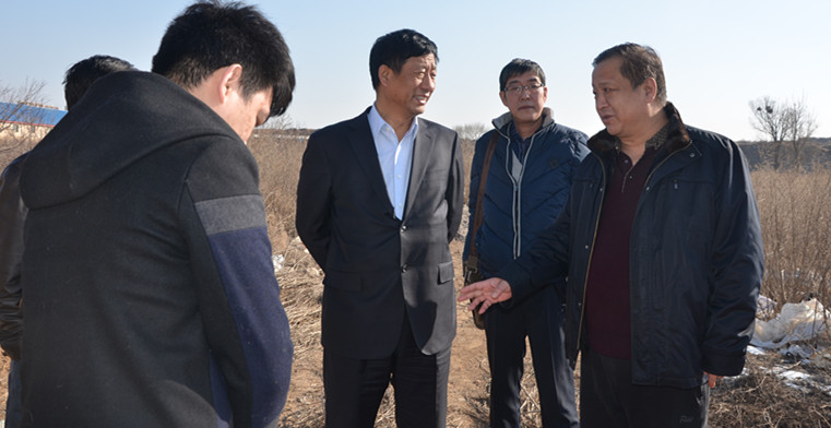 實地察看車站北街的斷頭路。.jpg
